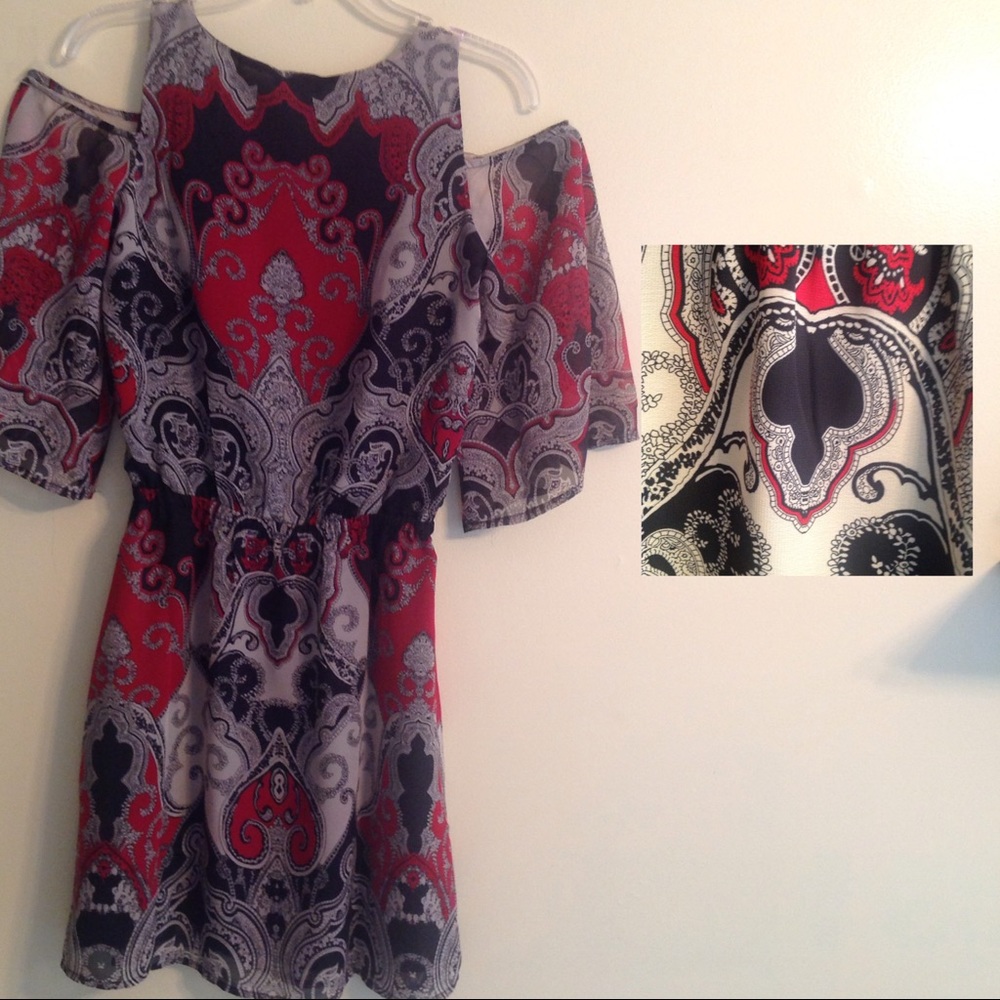 Cold shoulder geometric print mini dress